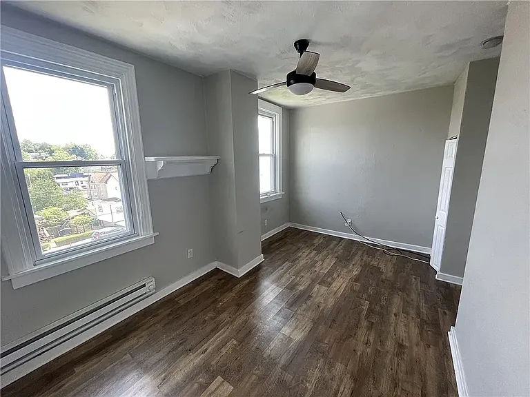 115 Meridan St #1 — Photo 10