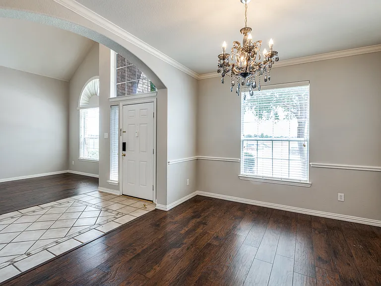 323 Del Cano Dr — Photo 16