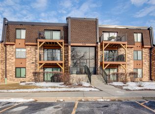 725 Limerick Ln APT 2D, Schaumburg, IL 60193