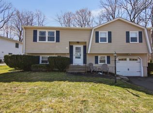 27 Deer Run Rd, Meriden, CT 06451