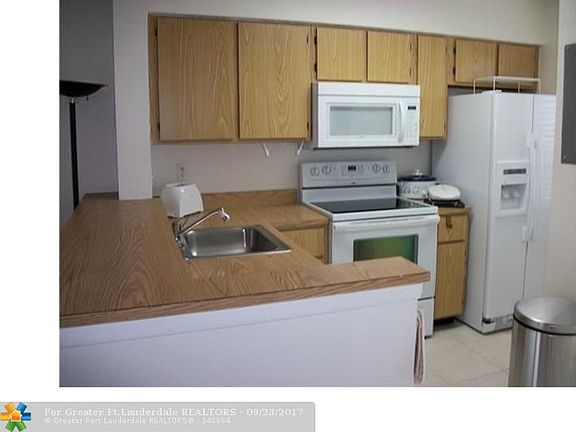2nd image of 2222 N Cypress Bend Dr APT 402