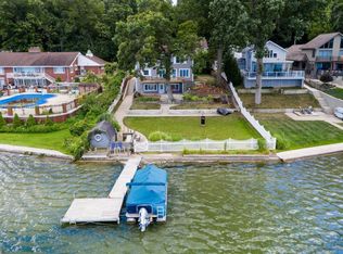23376 S Shore Dr, Edwardsburg, MI 49112