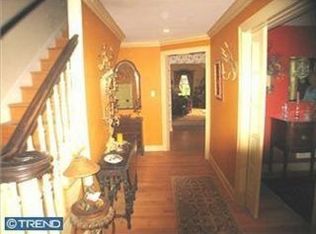 422 W Valley Rd, Wayne, PA 19087