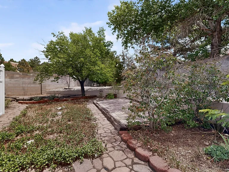5612 Chelwood Park Blvd NE — Photo 40