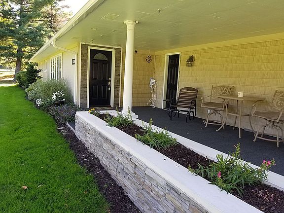 2nd image of 1300 Hardscrabble Blvd