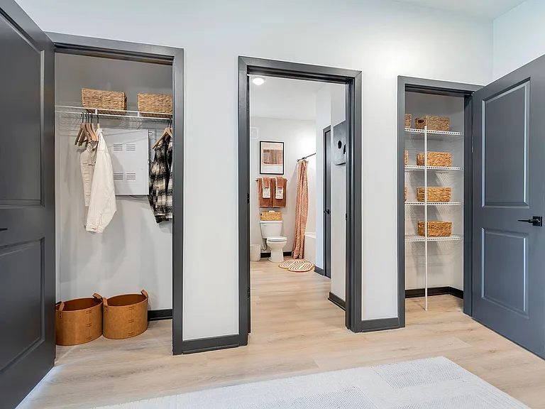 1BR, 1BA - 741SF - Hallway Closets