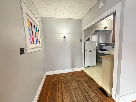 4th image of 147 Wallace Ave #2