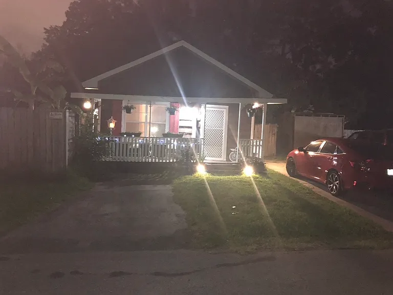 Laurel St — Photo 11