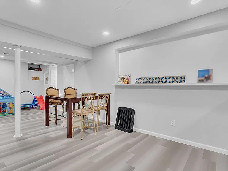 95 Erin Dr — Photo 28