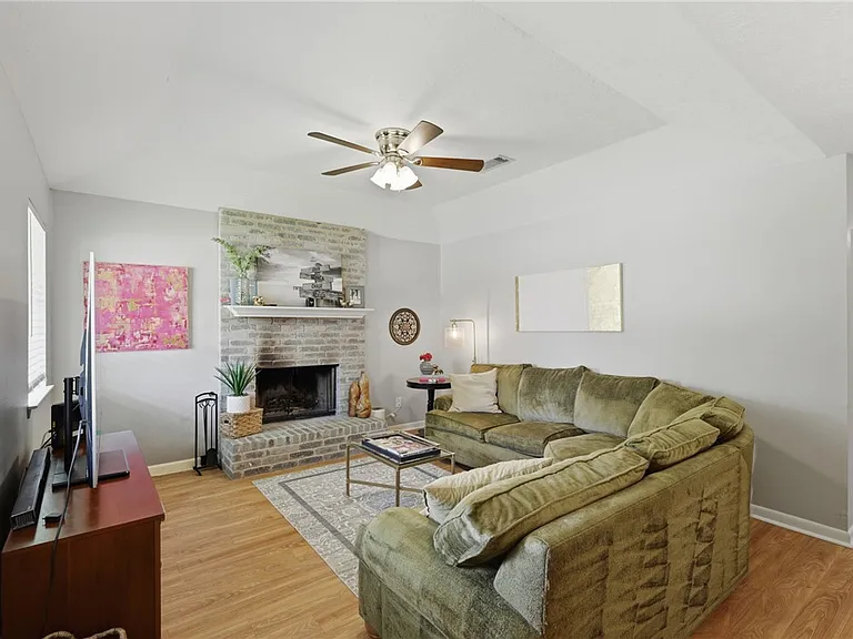 3821 Brighton Dr — Photo 3
