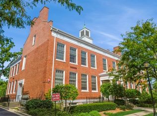 154 School St APT 105, Libertyville, IL 60048