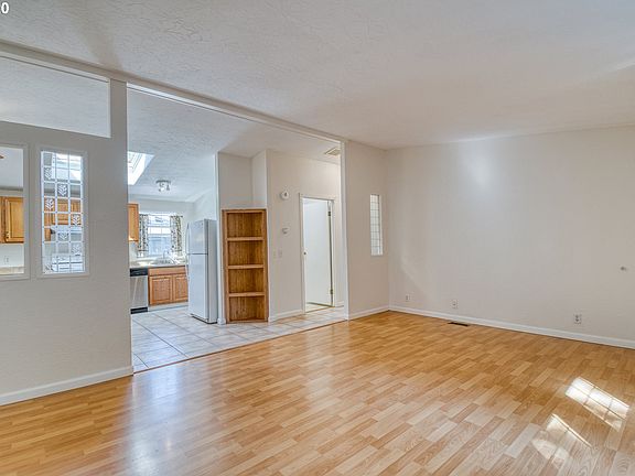 3rd image of 14317 NE 18th St APT D