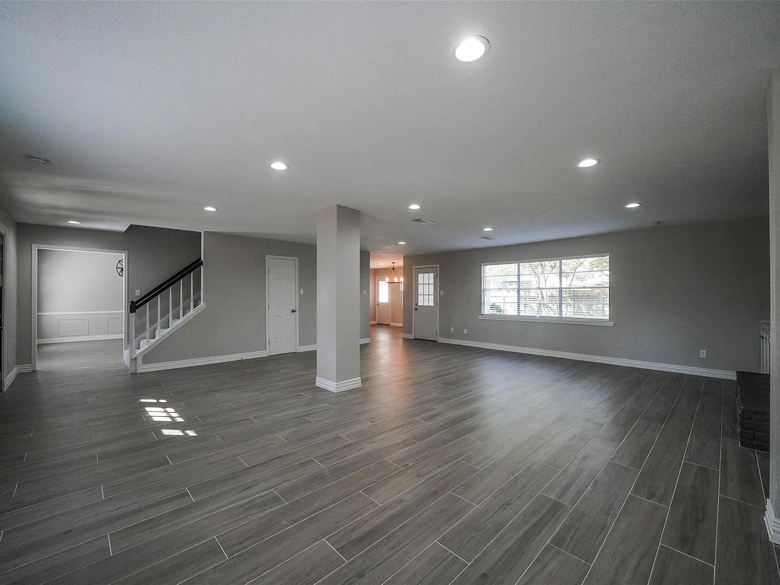 4 bed, 2.5 bath, 2601 sqft, $2,500 — Photo 2