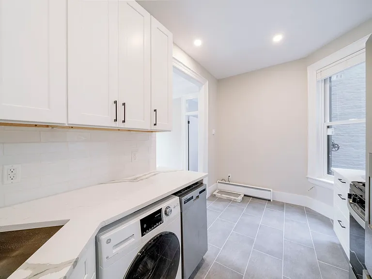 199 Prince St #9 — Photo 3