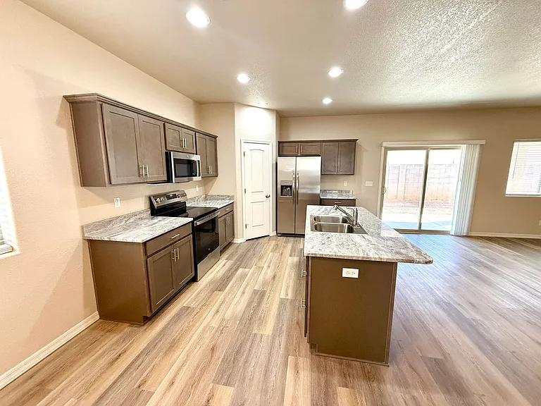 3774 Meadowbrook Ln — Photo 9