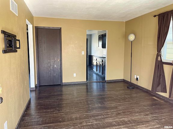 3rd image of 619 E Paris Ave