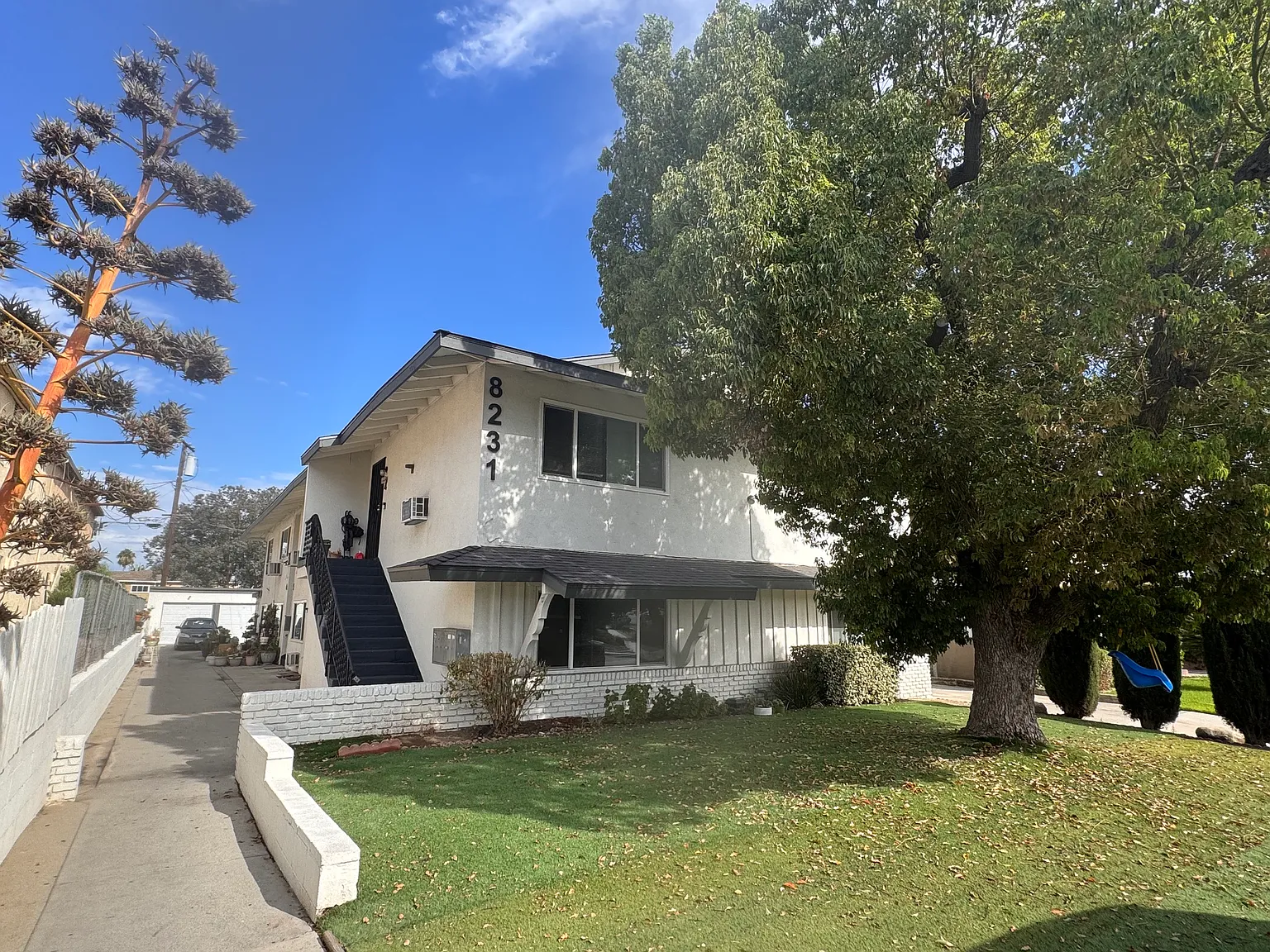 2 bed, 900 sqft, $2,100 — Photo 1