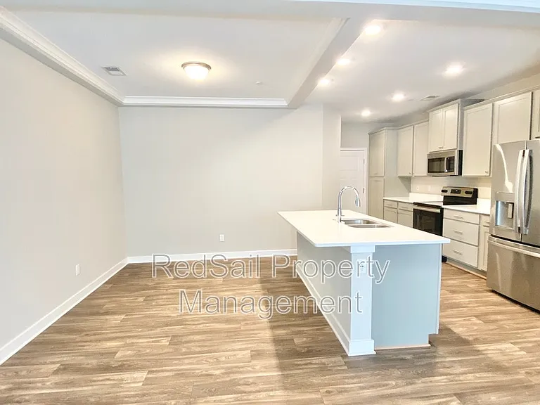 1008 Celia Ct — Photo 6