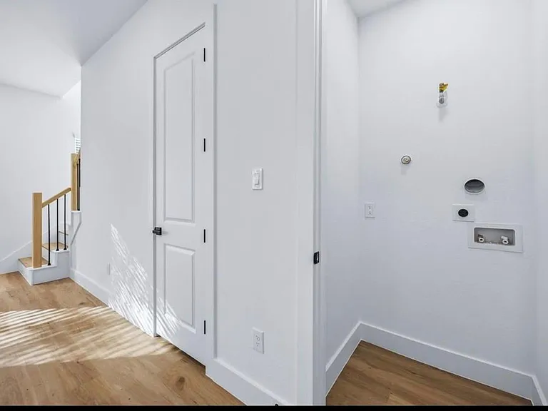 3923 Aledo St #B — Photo 12