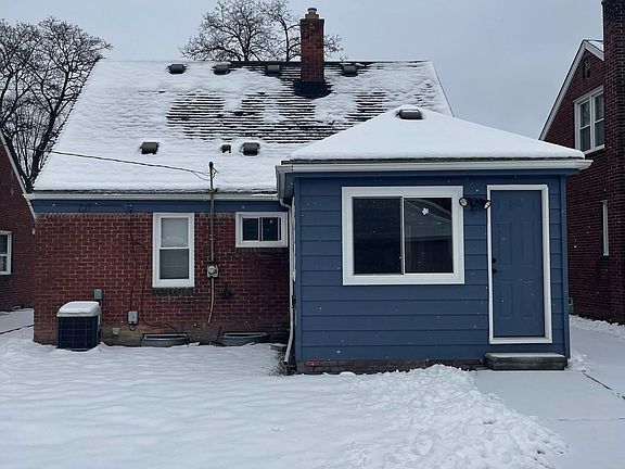 3rd image of 2611 Hollywood St