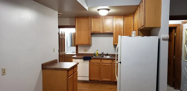 415 Thomas Ave — Photo 8