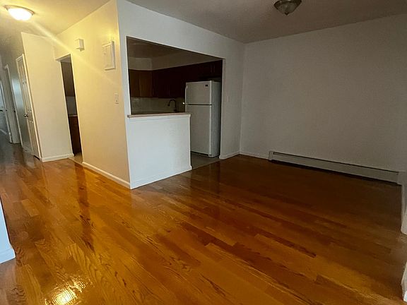 3rd image of 14464 Roosevelt Ave Floor 3