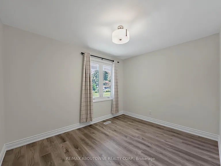 2130 Greenhurst Ave #UPPER — Photo 15