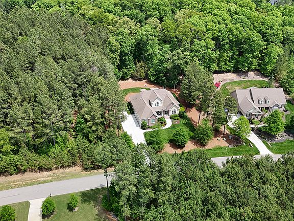 5th image of 216 Colonial Ridge Dr
