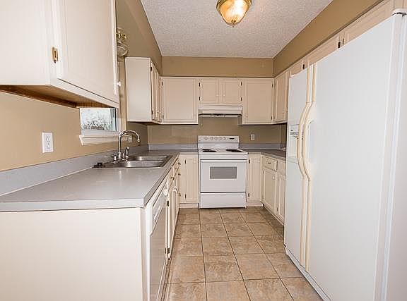 4th image of 1186 Greenwood Park