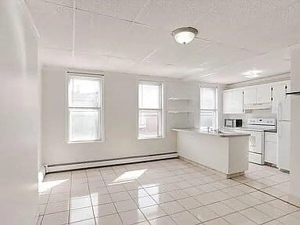 2 bed, 1.0 bath, 850 sqft, $2,400 — Photo 4