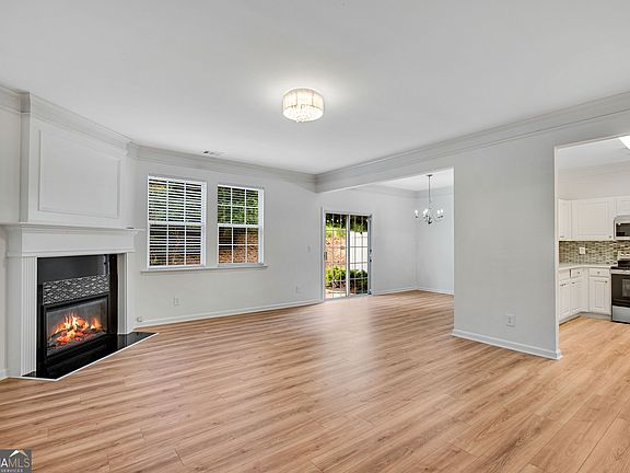 5th image of 521 Windstone Trl