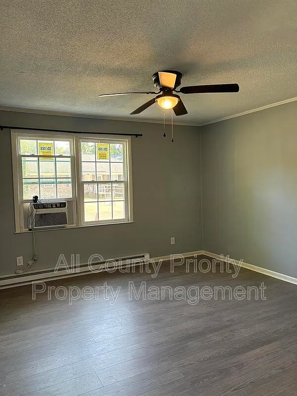 2 bed, 1.5 bath, $1,000 — Photo 3