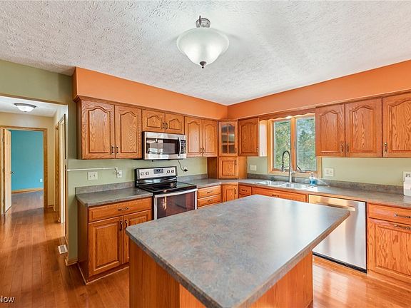 5th image of 14046 Florence Ln
