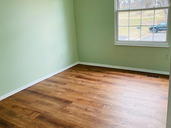 5th image of 9445 Mirror Pond Dr