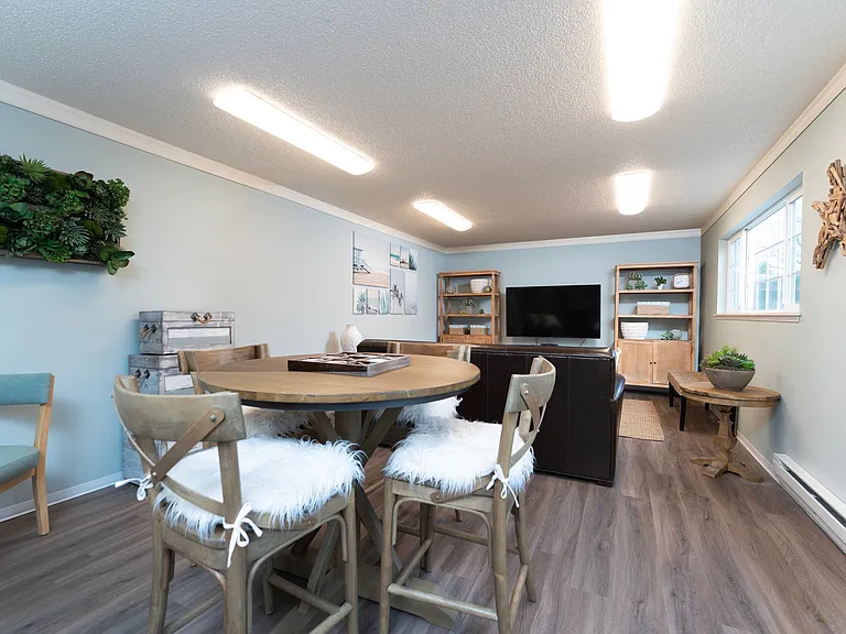 Explore Rebecca Shores Apartments
