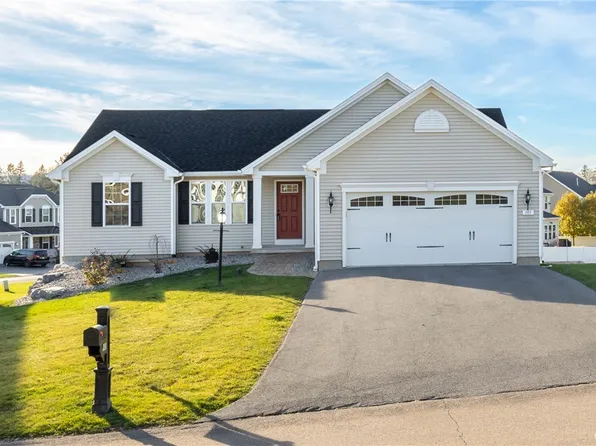 103 Turning Leaf Dr, Manlius, NY 13104