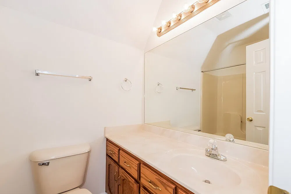 4 bed, 3.0 bath, 2391 sqft, $2,330 — Photo 3