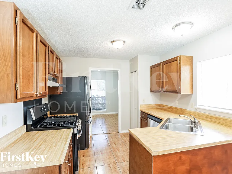 10232 Flatland Trl — Photo 8