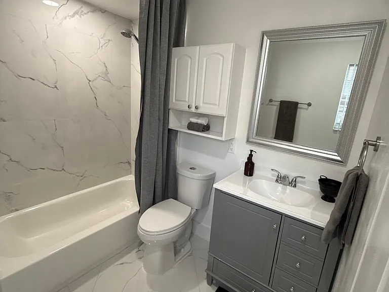 2080 NE 185th St — Photo 35