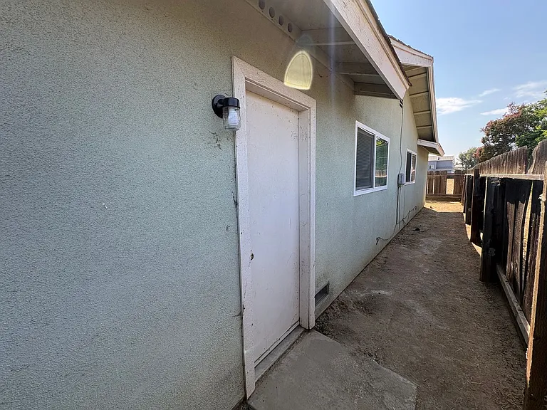 1329 S Liberty St — Photo 21