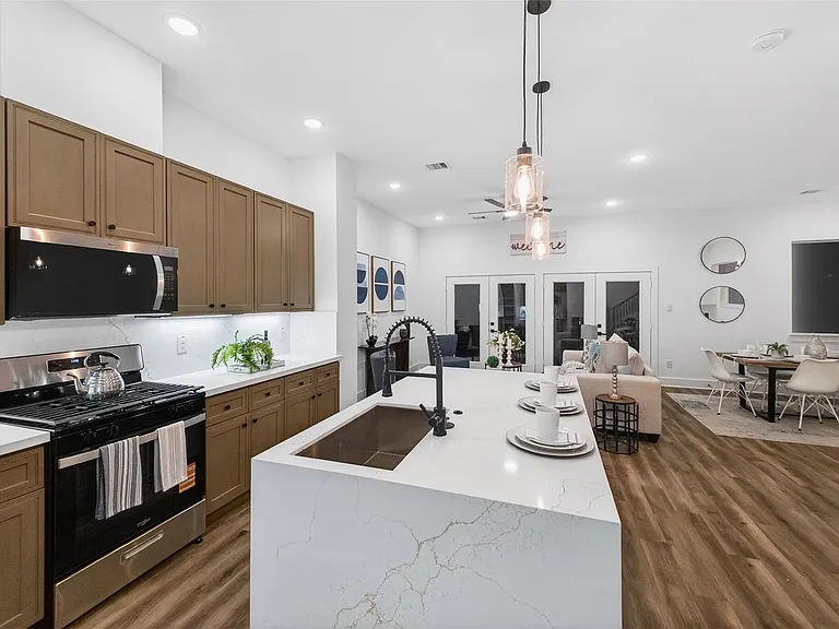 3003A Delano St — Photo 30