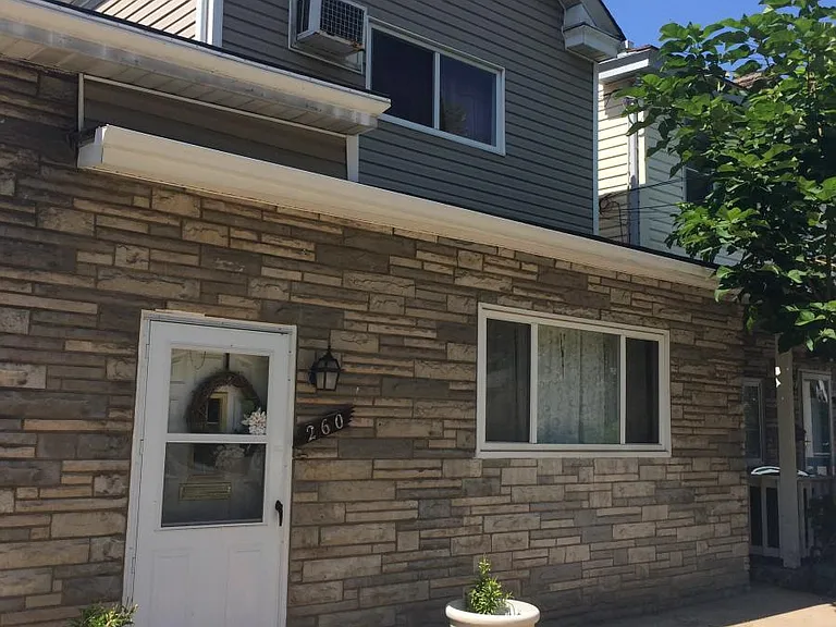 260 Edith St — Photo 23