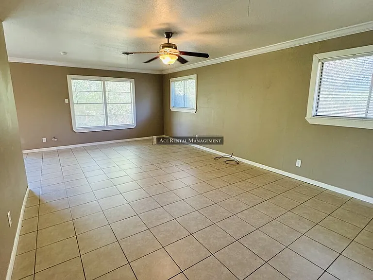 4221 3rd St — Photo 2