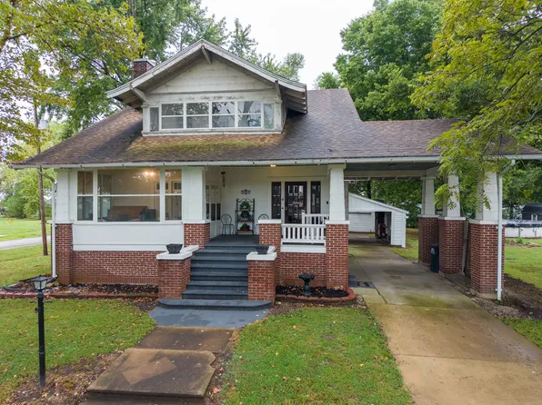 311 E Monroe Ave, Farina, IL 62838