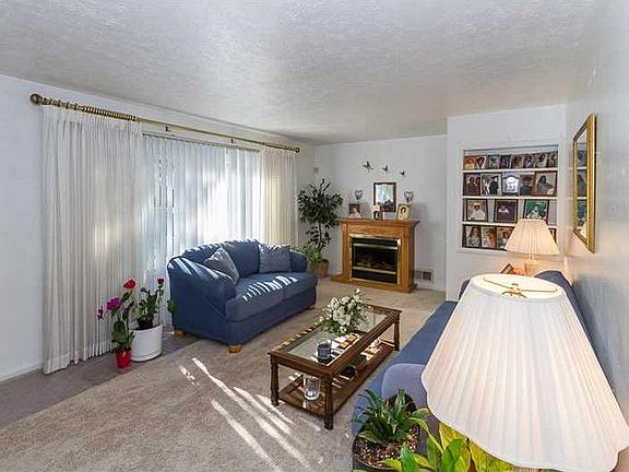 4th image of 2934 N Centennial St