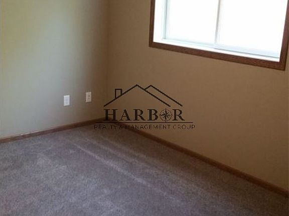 4th image of 3112 Rose Dr SE