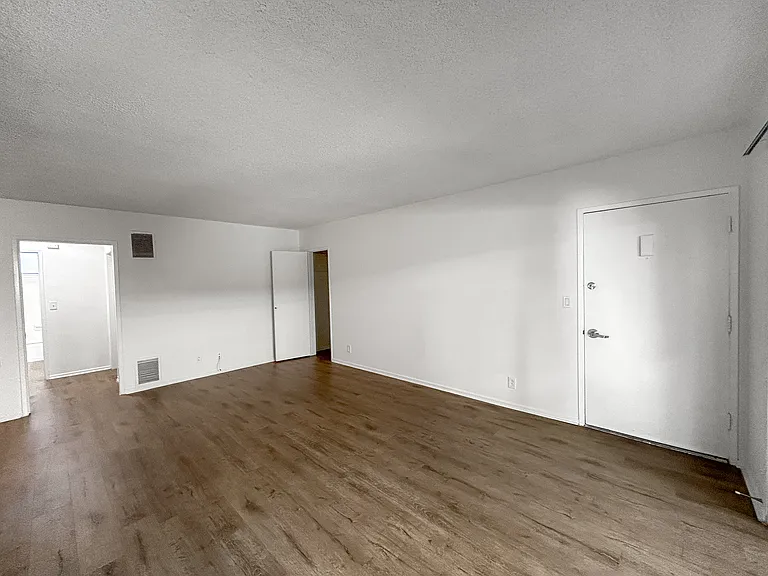 1246 Wellesley Ave #10 — Photo 12