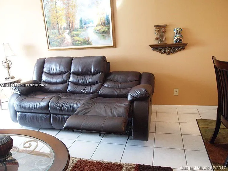 950 Hillcrest Dr #503 — Photo 5