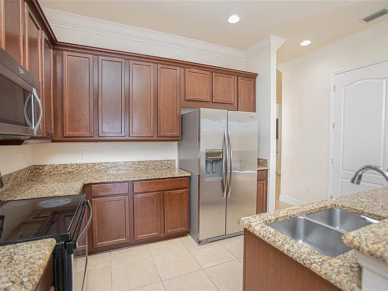 13130 Woodford St — Photo 7