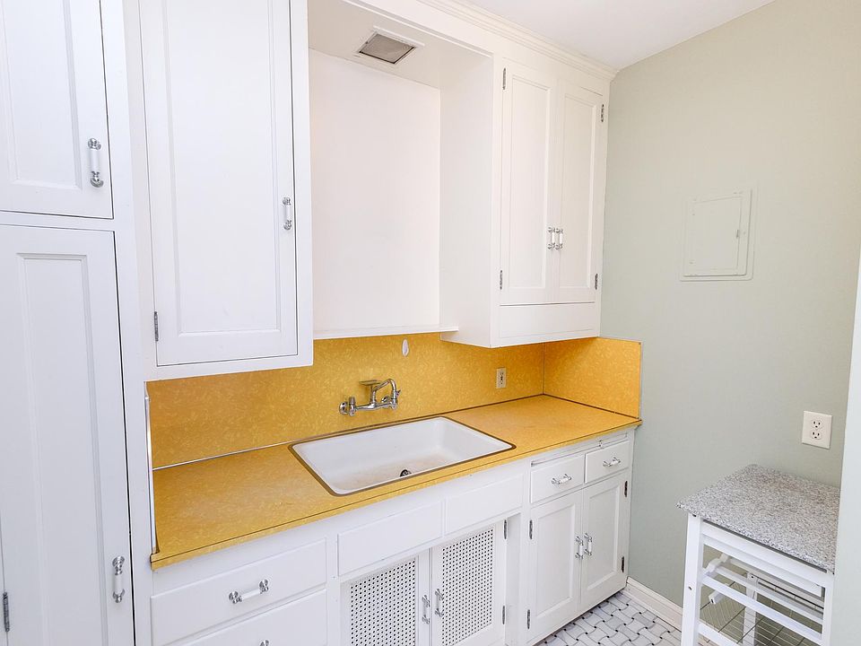 1st image of 234 Montrose Pl #B2